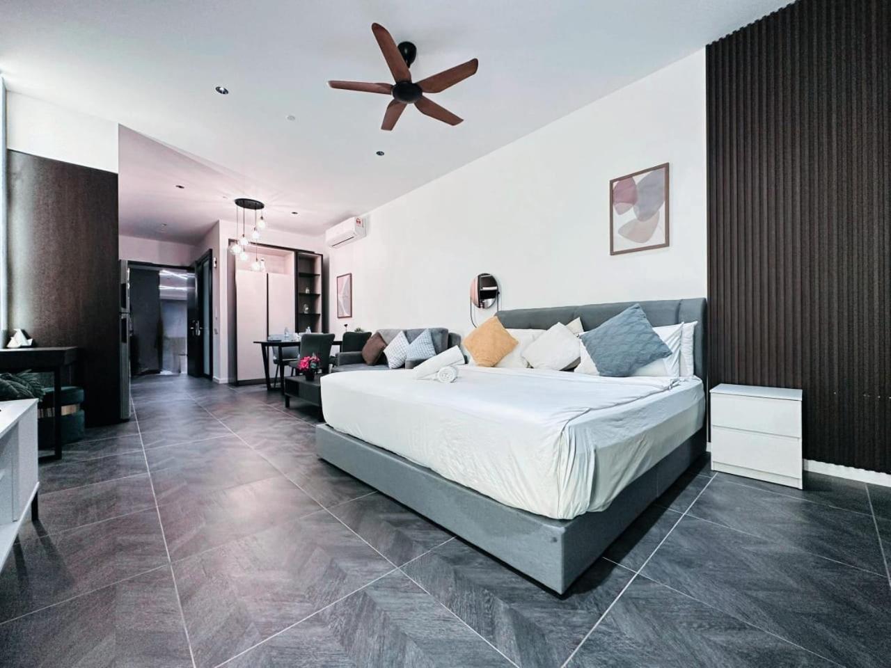 Scarletz Suites Klcc By Luxe Suites Kuala Lumpur Exterior photo
